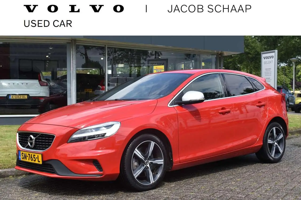 Photo 1 : Volvo V40 2018 Essence