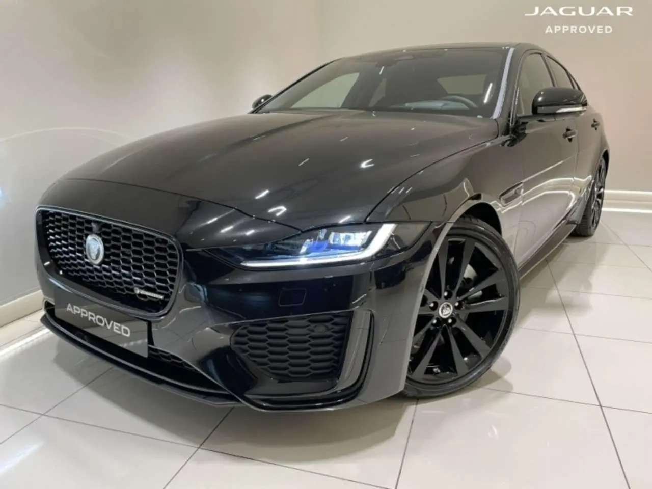 Photo 1 : Jaguar Xe 2023 Others