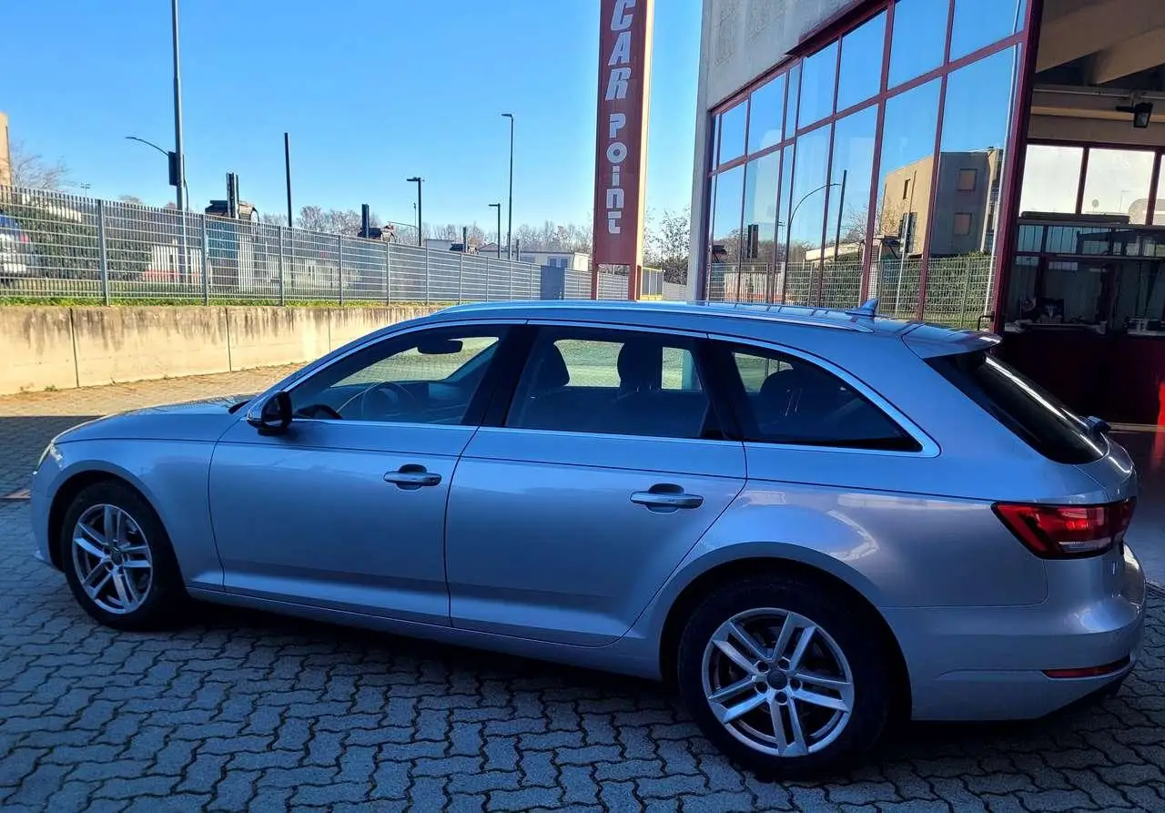 Photo 1 : Audi A4 2018 Diesel