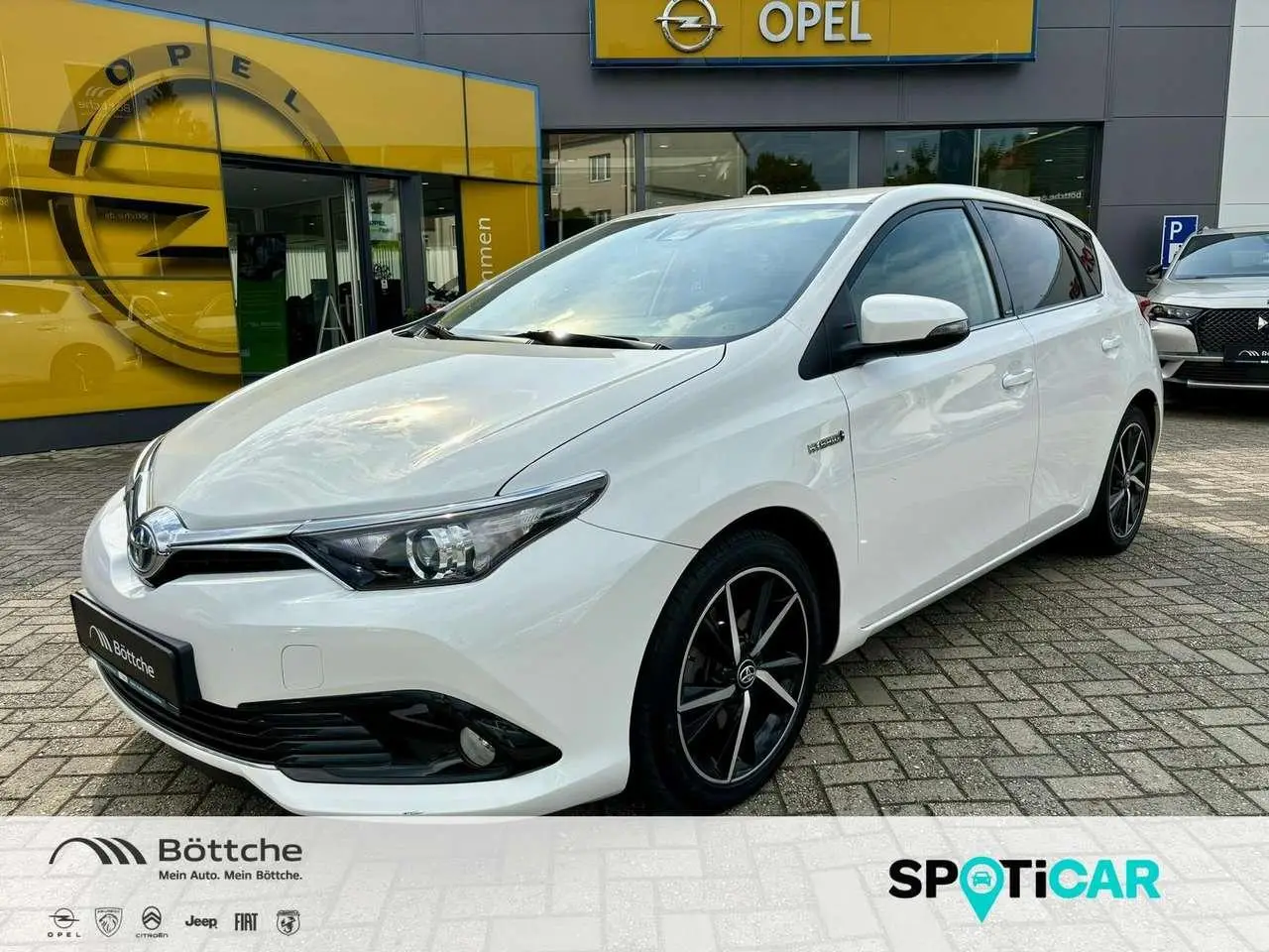 Photo 1 : Toyota Auris 2017 Hybride