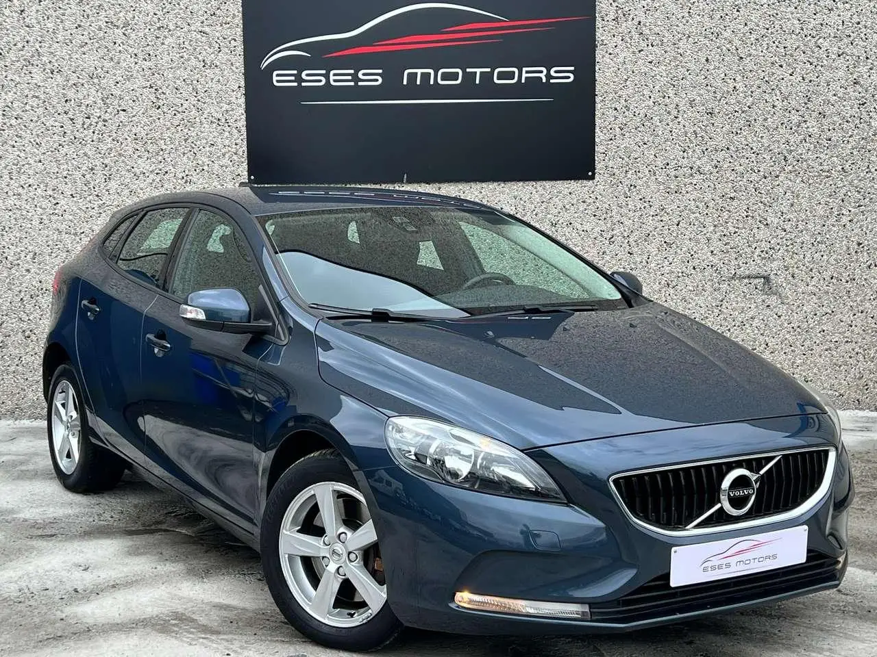 Photo 1 : Volvo V40 2016 Diesel