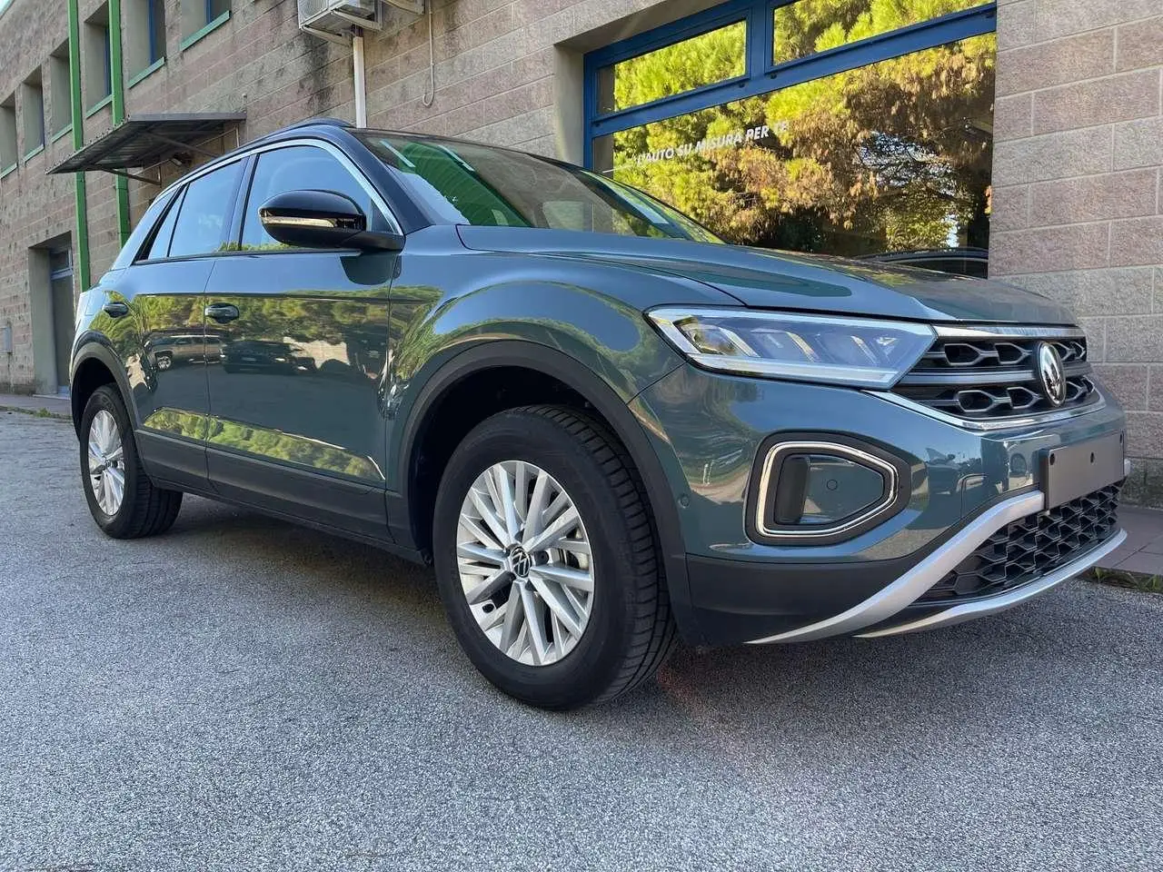 Photo 1 : Volkswagen T-roc 2024 Essence