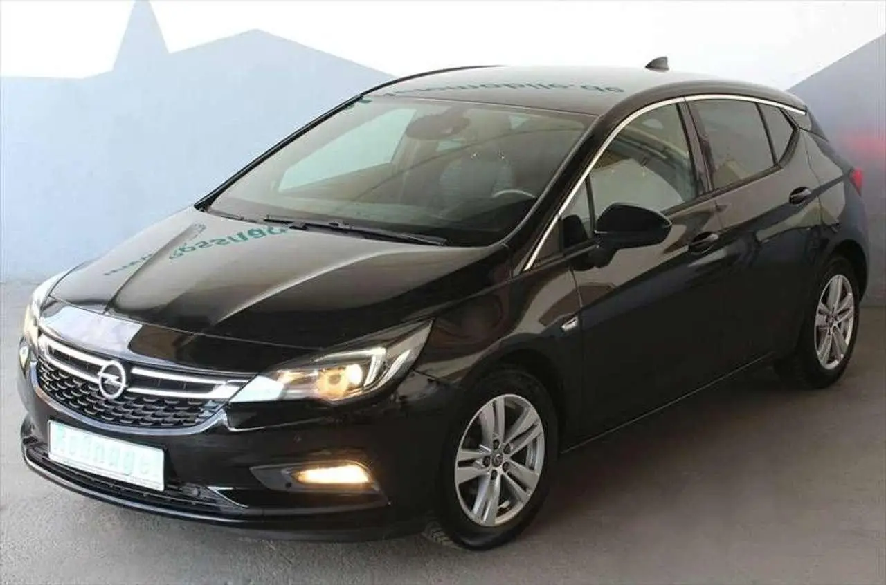 Photo 1 : Opel Astra 2018 Petrol