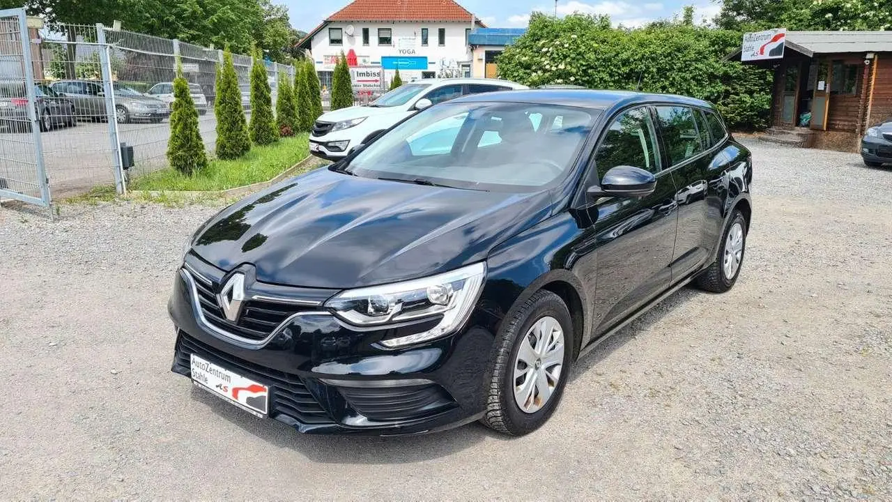 Photo 1 : Renault Megane 2017 Essence