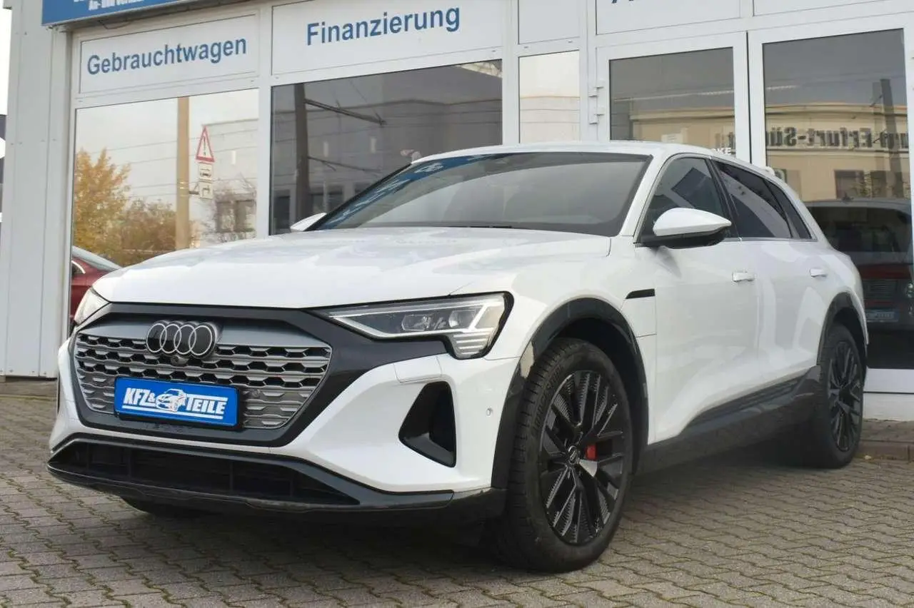 Photo 1 : Audi Q8 2023 Électrique