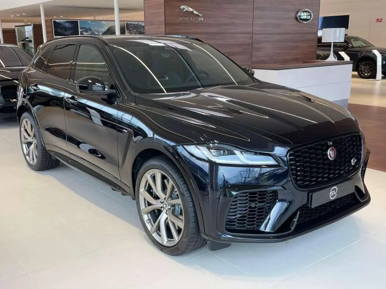 Photo 1 : Jaguar F-pace 2024 Essence