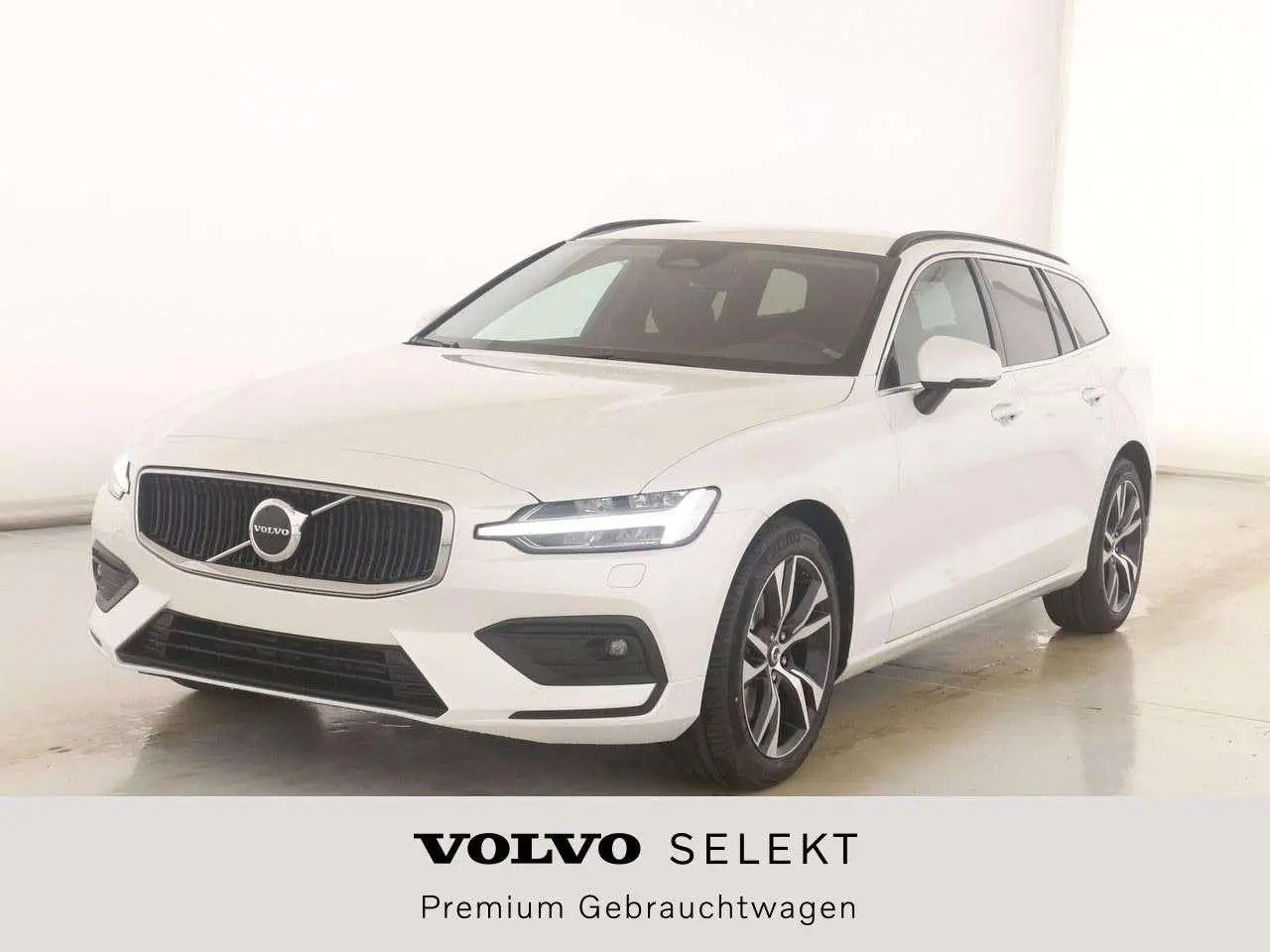 Photo 1 : Volvo V60 2023 Diesel