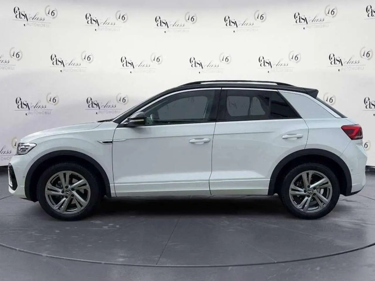 Photo 1 : Volkswagen T-roc 2023 Essence