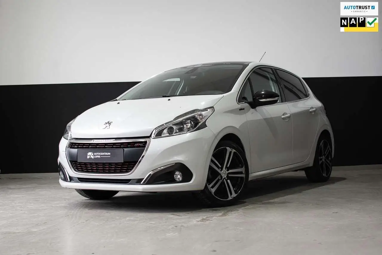 Photo 1 : Peugeot 208 2015 Essence