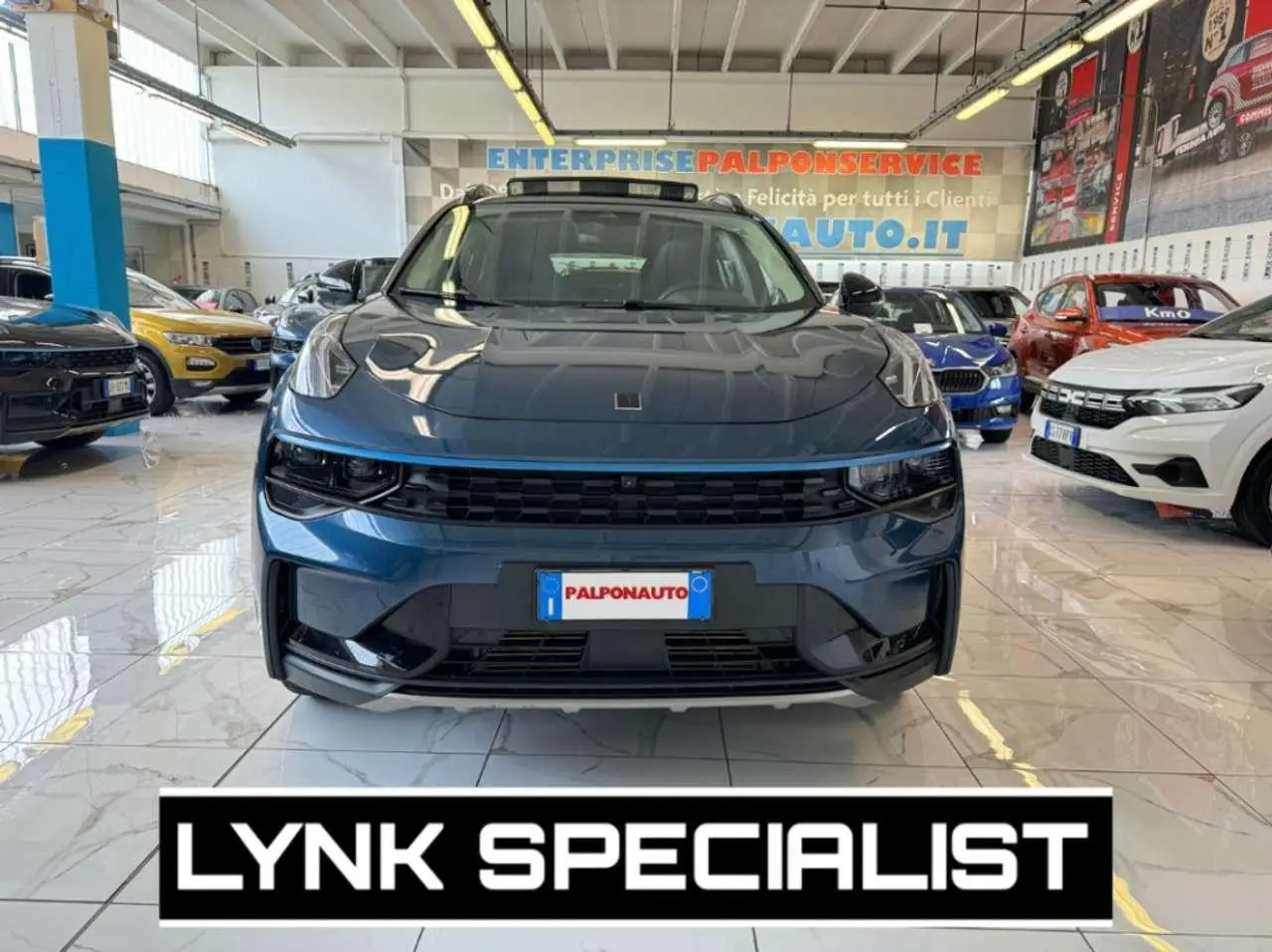 Photo 1 : Lynk & Co 01 2022 Hybrid