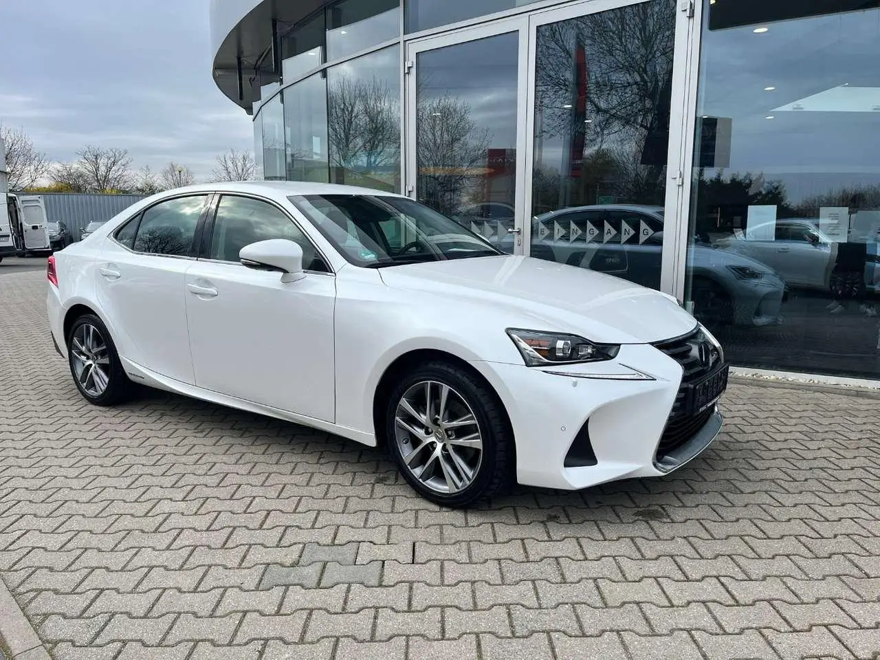 Photo 1 : Lexus Is 2019 Hybride