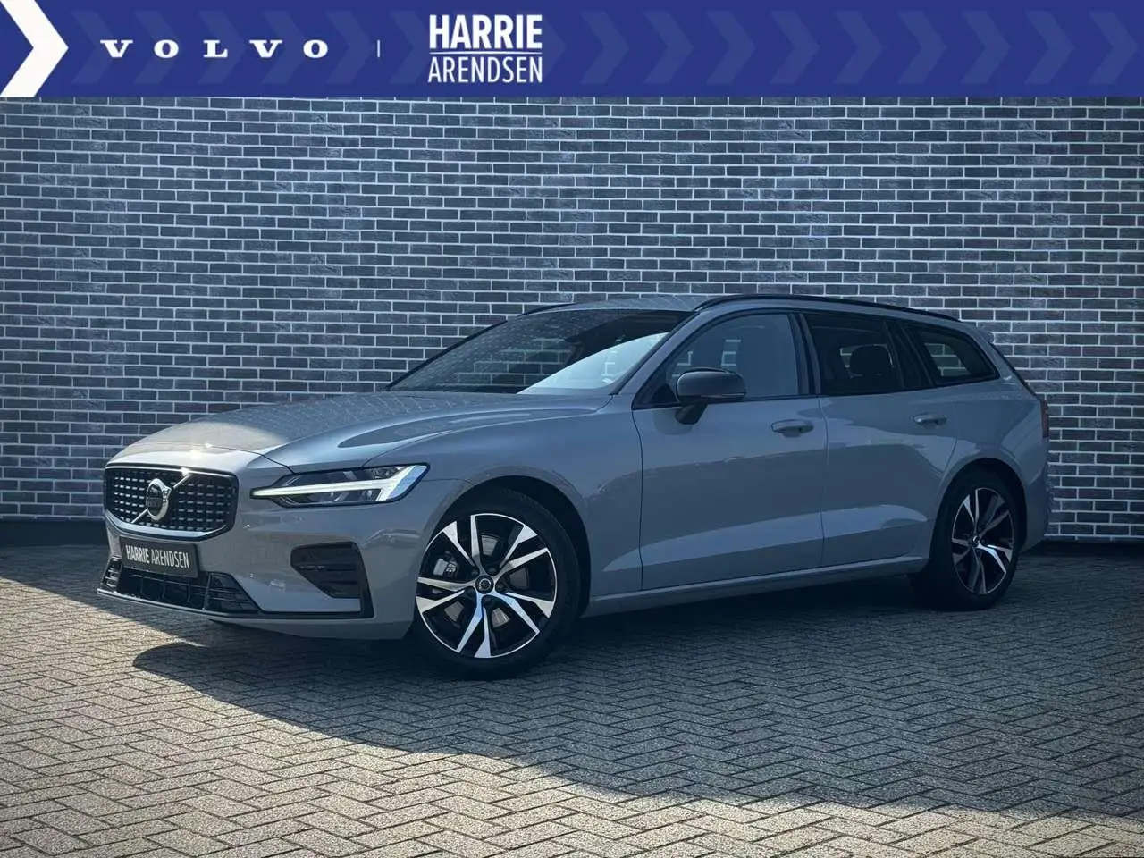 Photo 1 : Volvo V60 2024 Hybrid