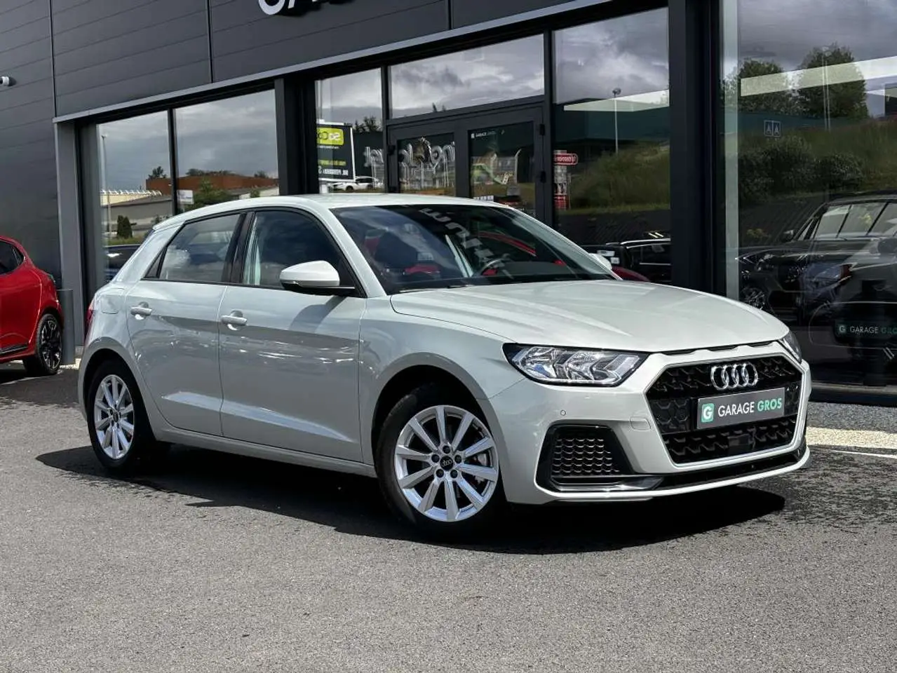 Photo 1 : Audi A1 2023 Essence