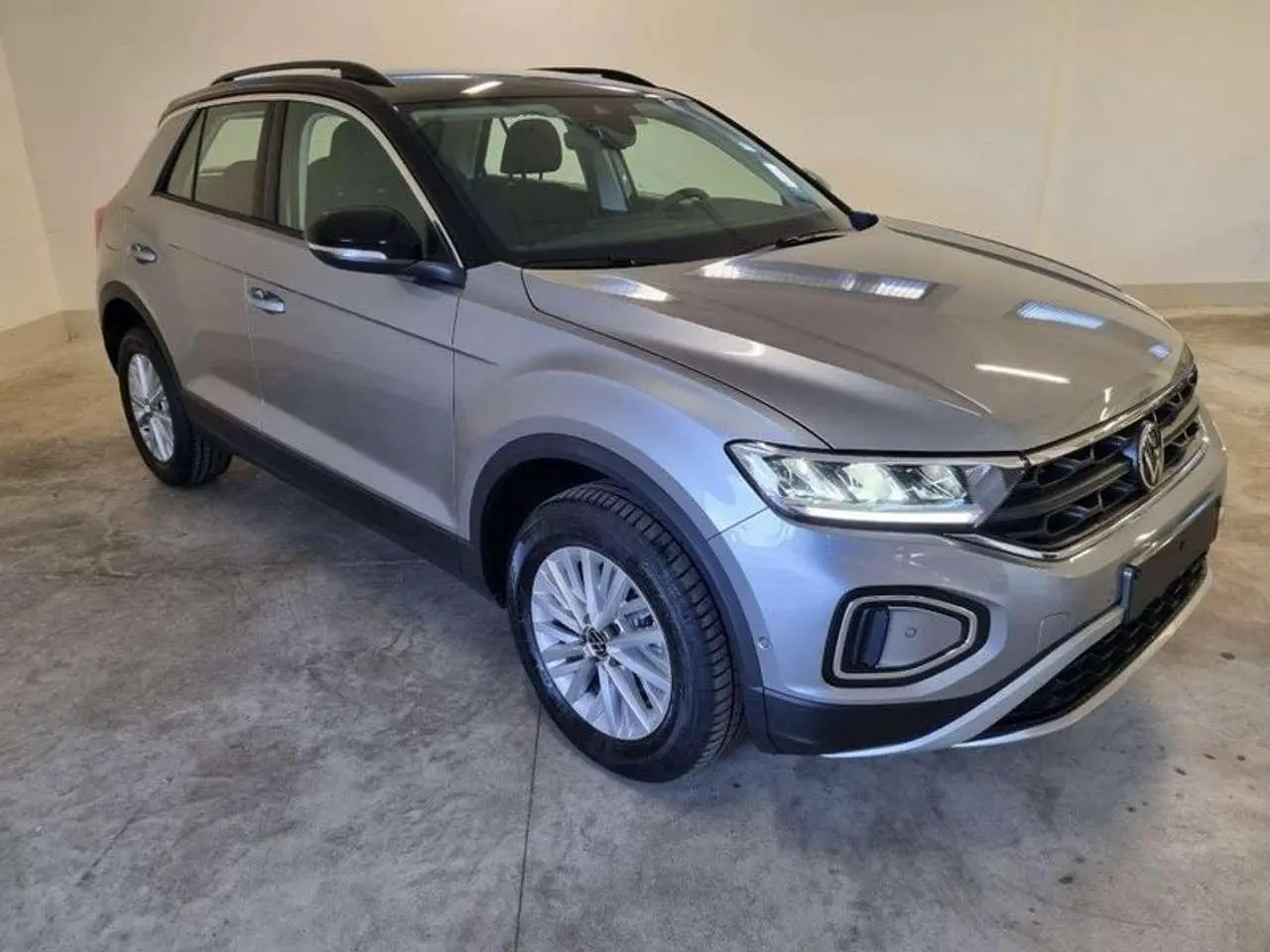 Photo 1 : Volkswagen T-roc 2023 Essence