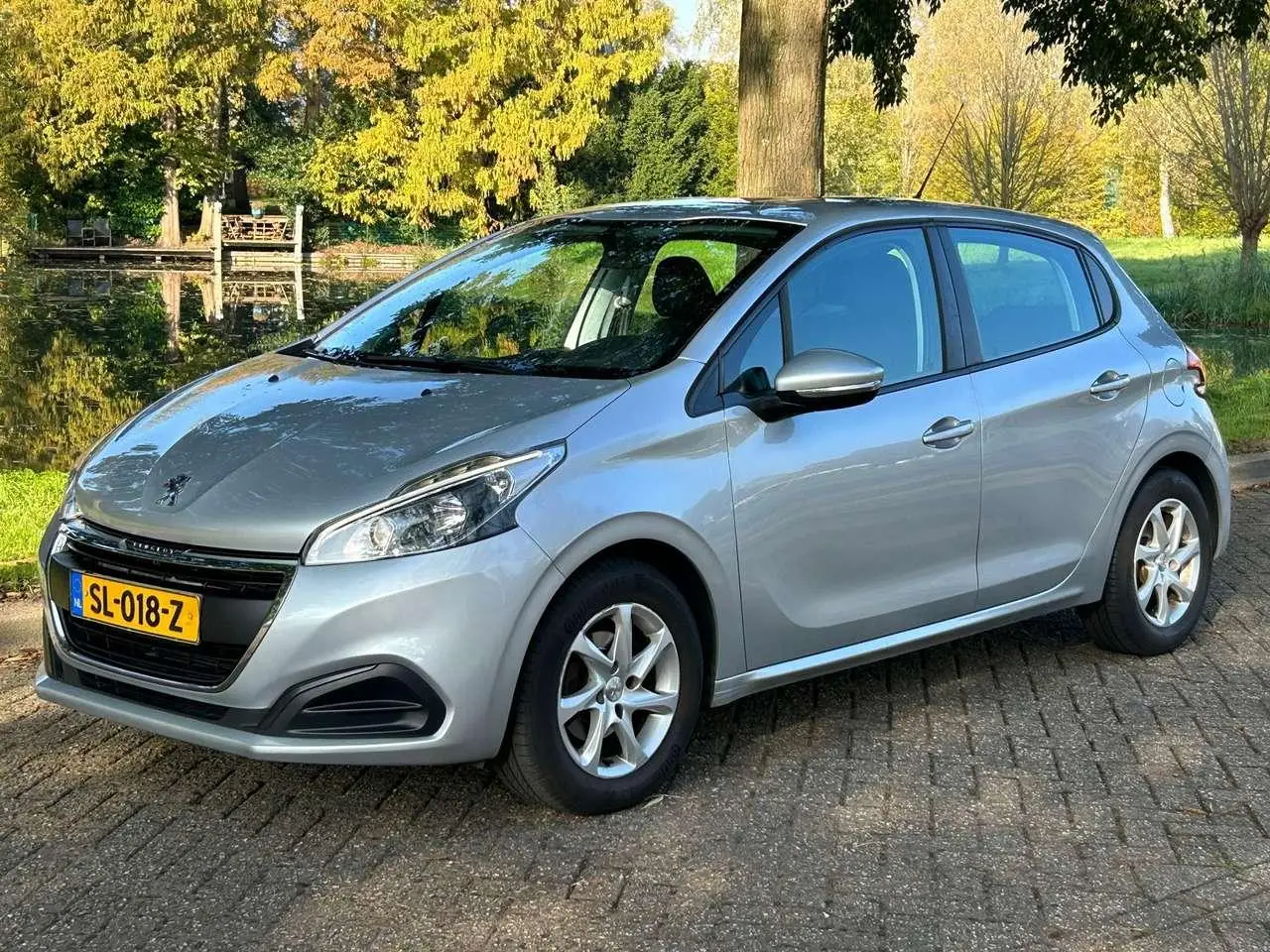 Photo 1 : Peugeot 208 2016 Essence