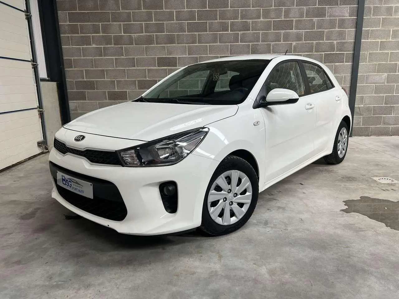 Photo 1 : Kia Rio 2017 Petrol