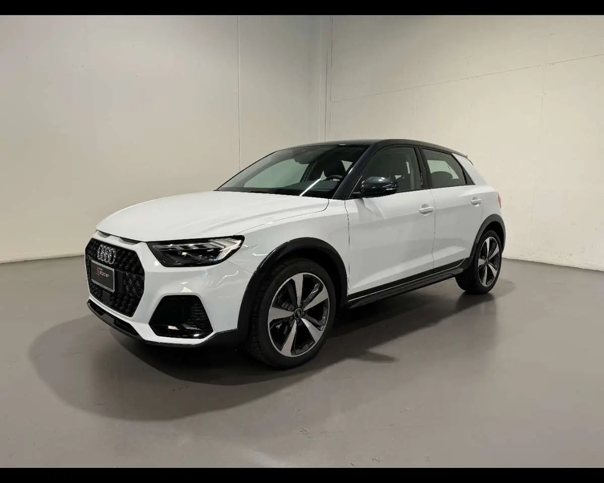 Photo 1 : Audi A1 2024 Petrol