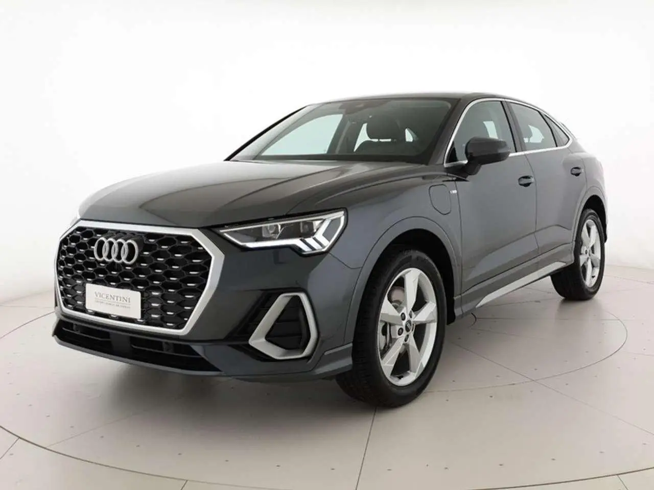 Photo 1 : Audi Q3 2024 Hybrid