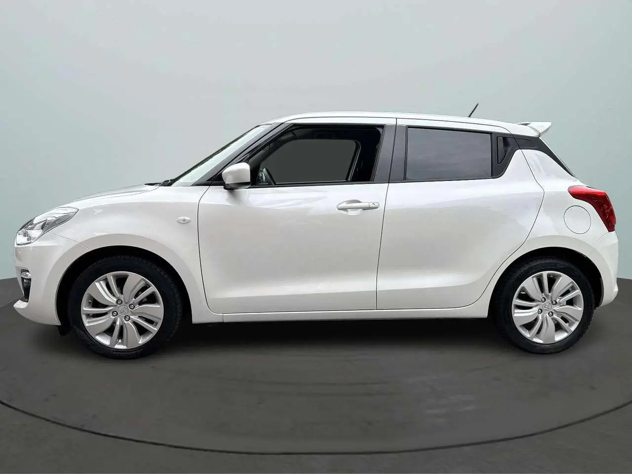 Photo 1 : Suzuki Swift 2019 Petrol