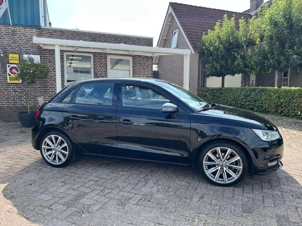 Photo 1 : Audi A1 2015 Petrol