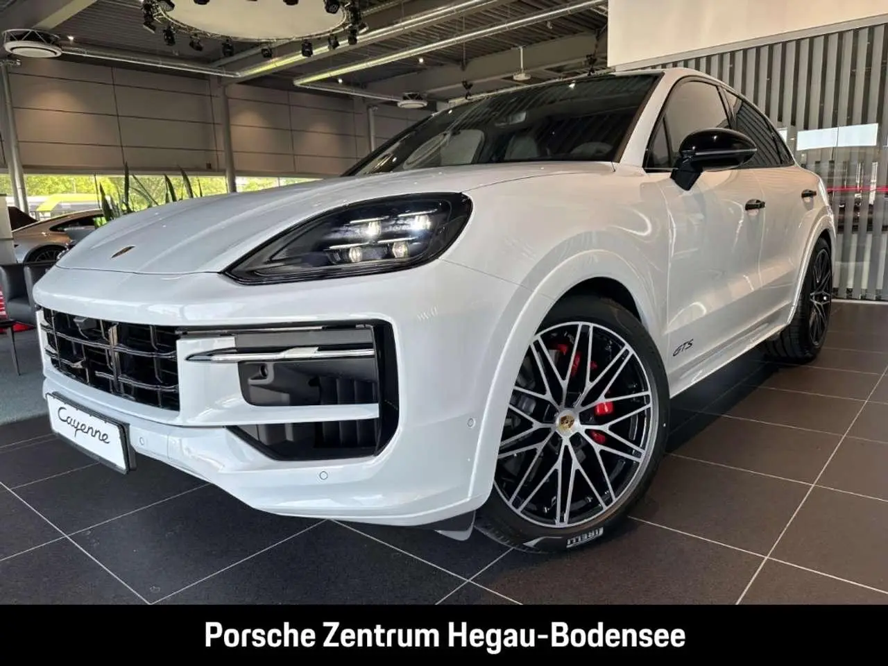 Photo 1 : Porsche Cayenne 2024 Essence