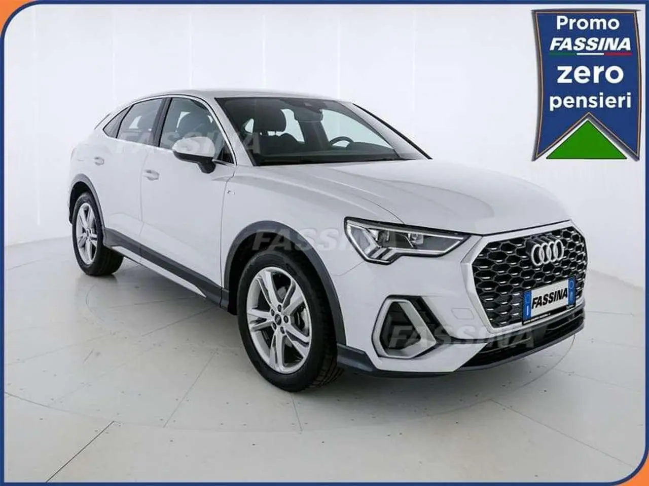 Photo 1 : Audi Q3 2023 Petrol