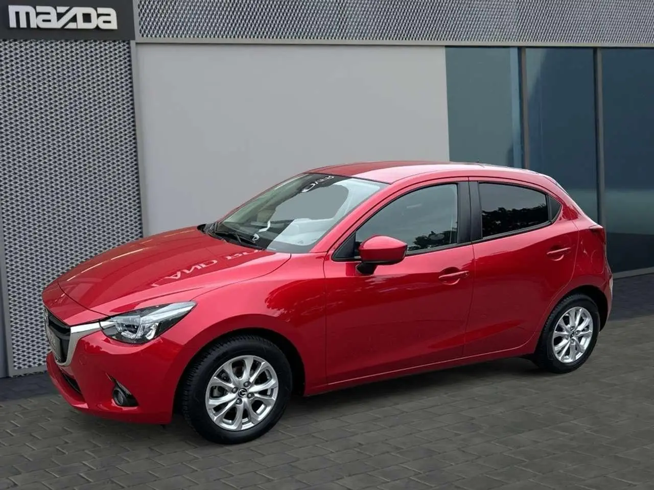 Photo 1 : Mazda 2 2016 Petrol