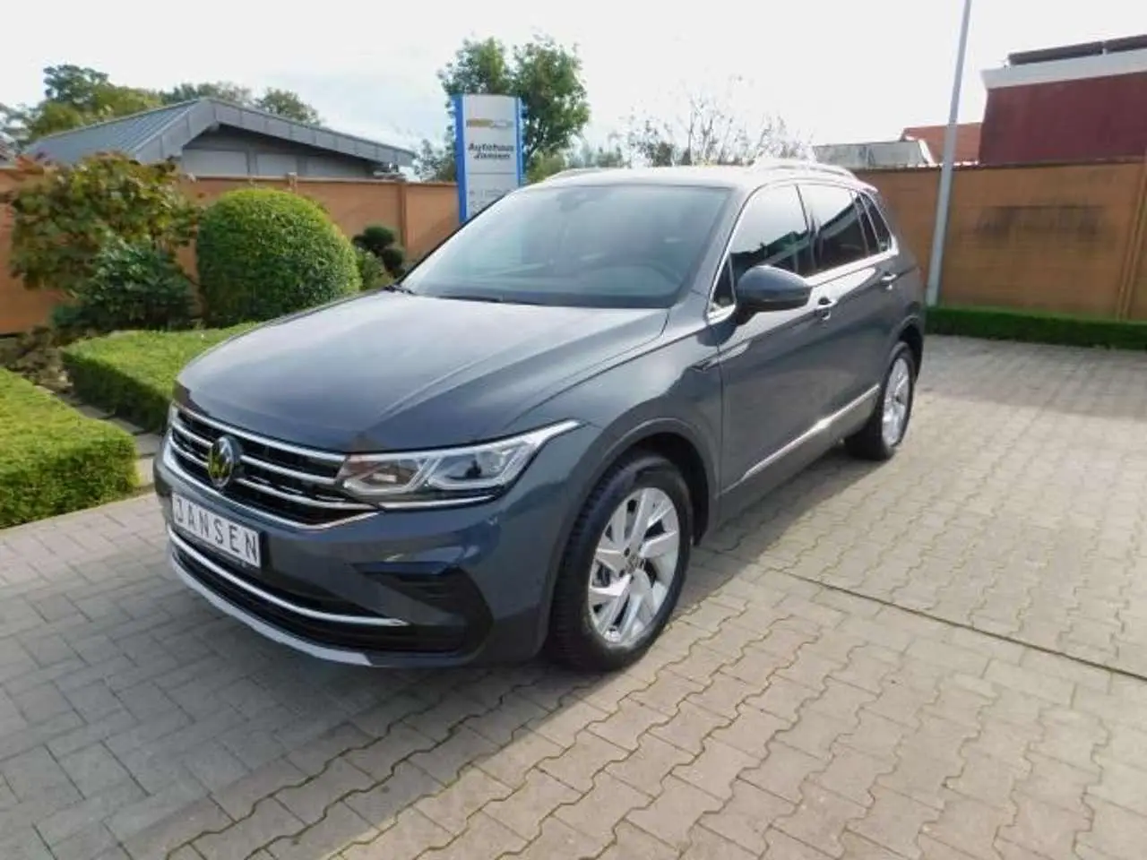 Photo 1 : Volkswagen Tiguan 2024 Petrol