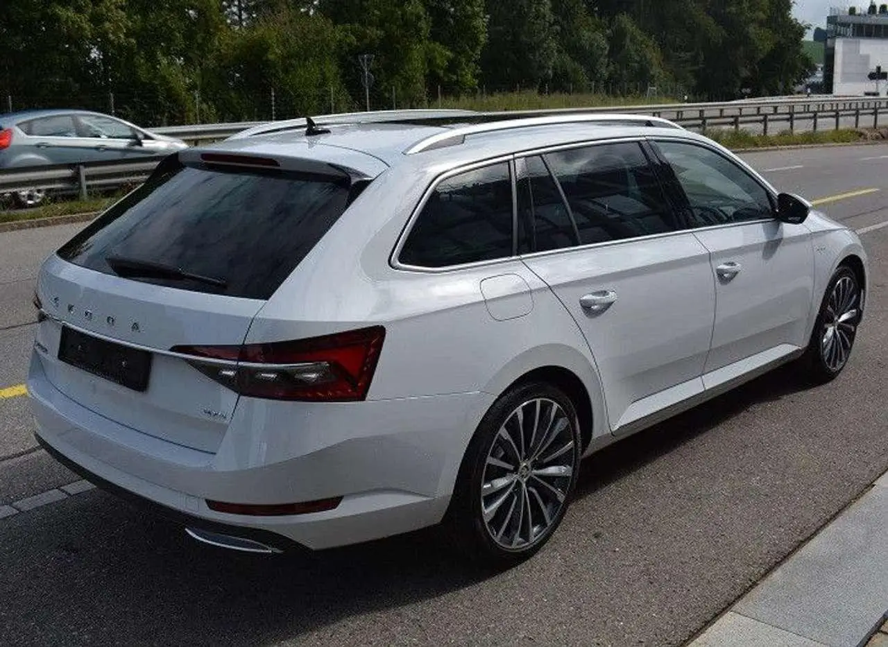 Photo 1 : Skoda Superb 2024 Petrol