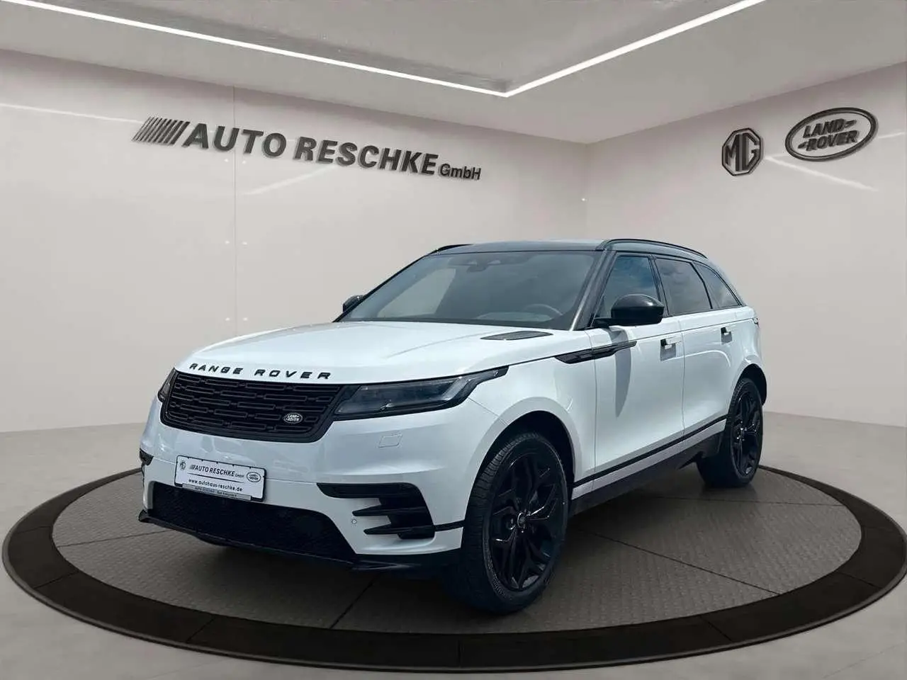 Photo 1 : Land Rover Range Rover Velar 2024 Diesel