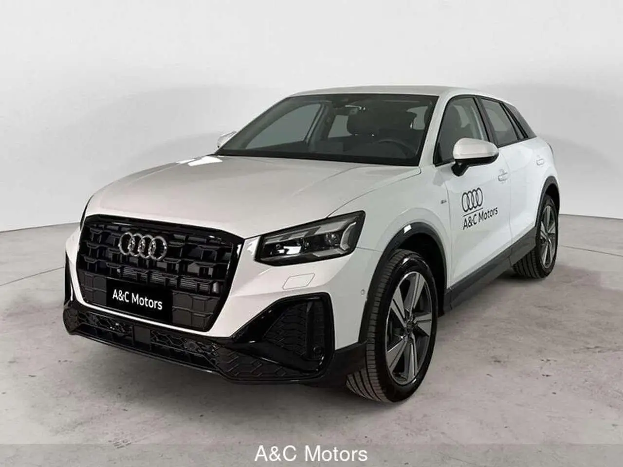 Photo 1 : Audi Q2 2024 Diesel