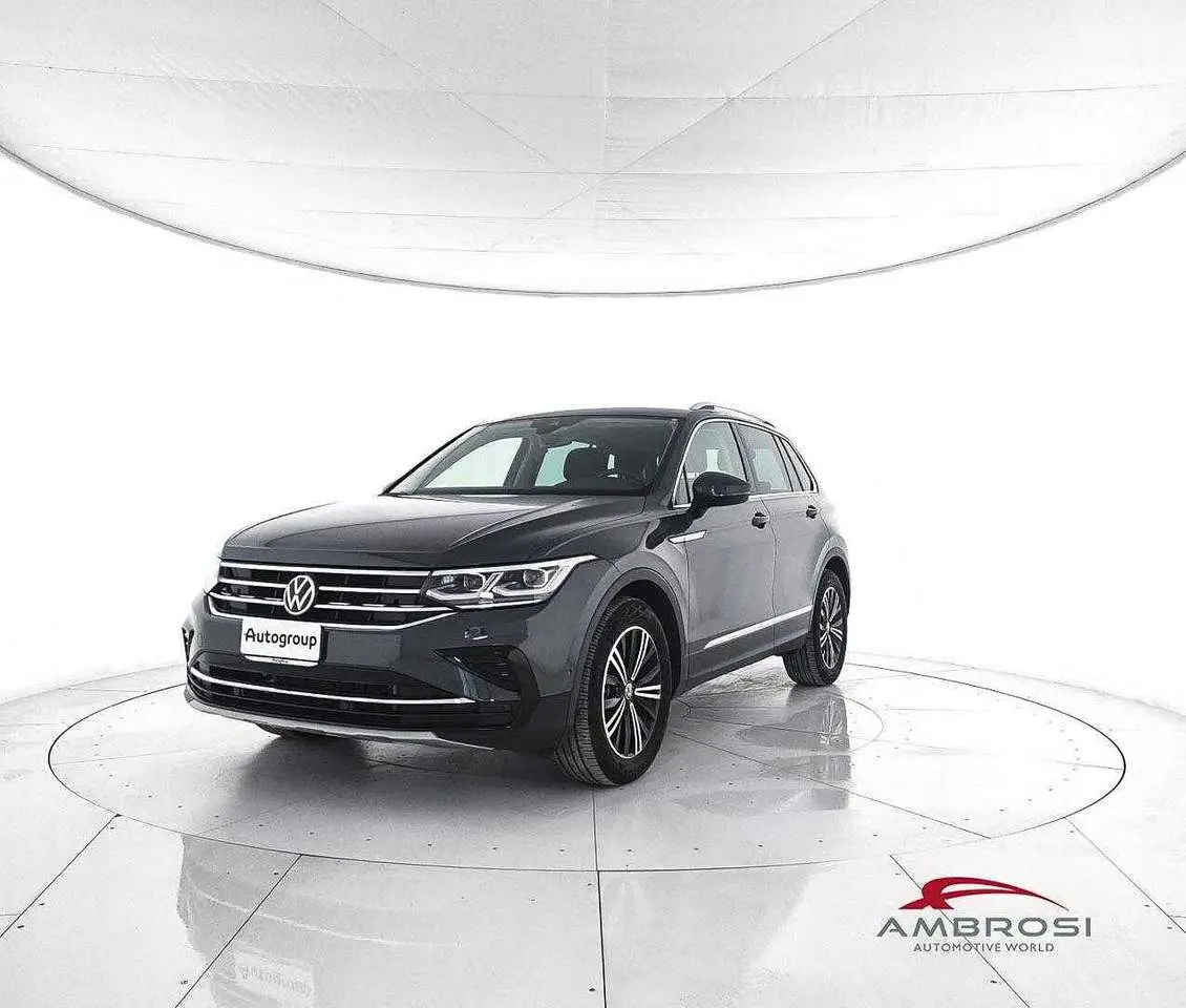 Photo 1 : Volkswagen Tiguan 2020 Essence