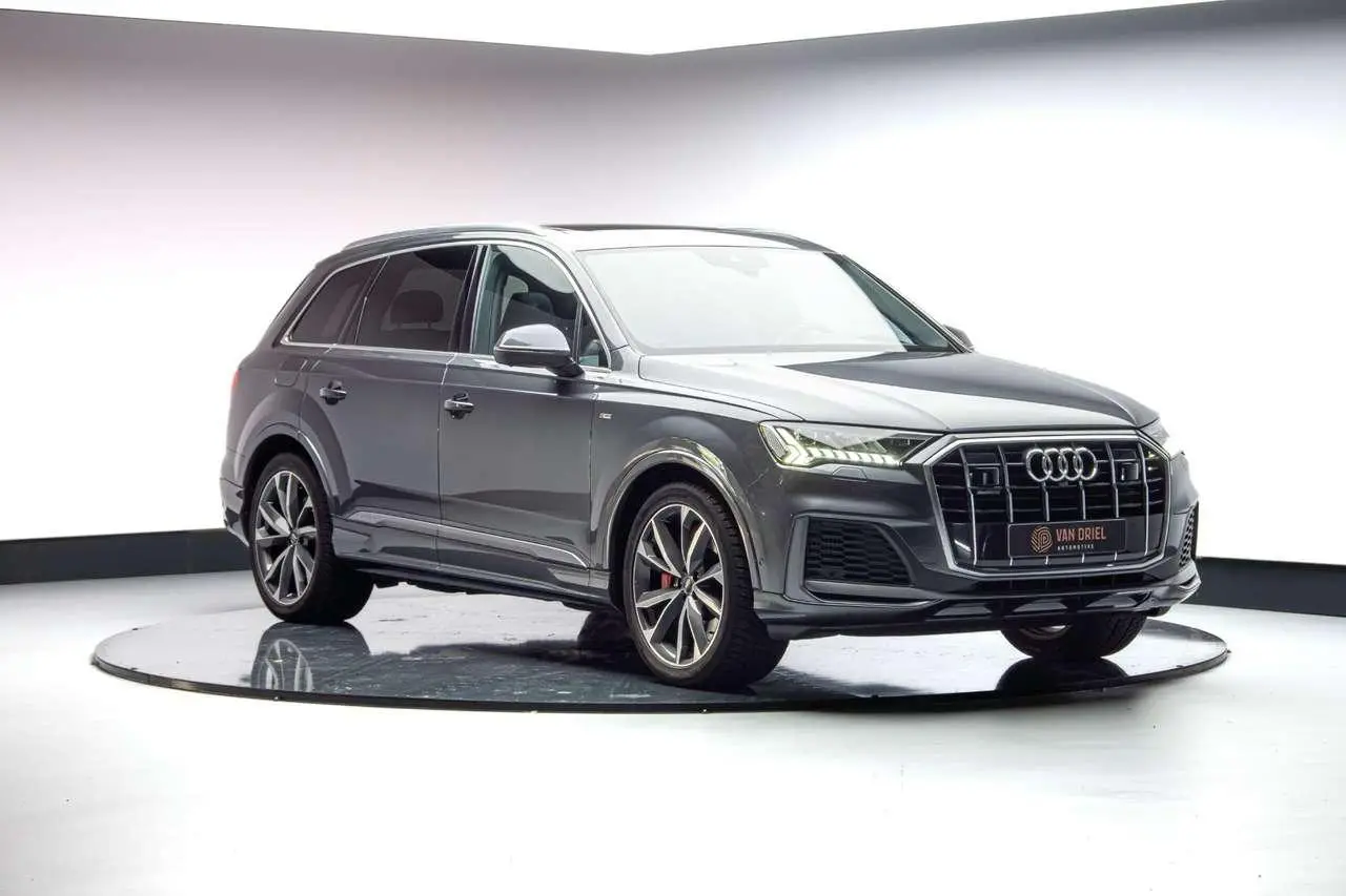 Photo 1 : Audi Q7 2020 Hybrid