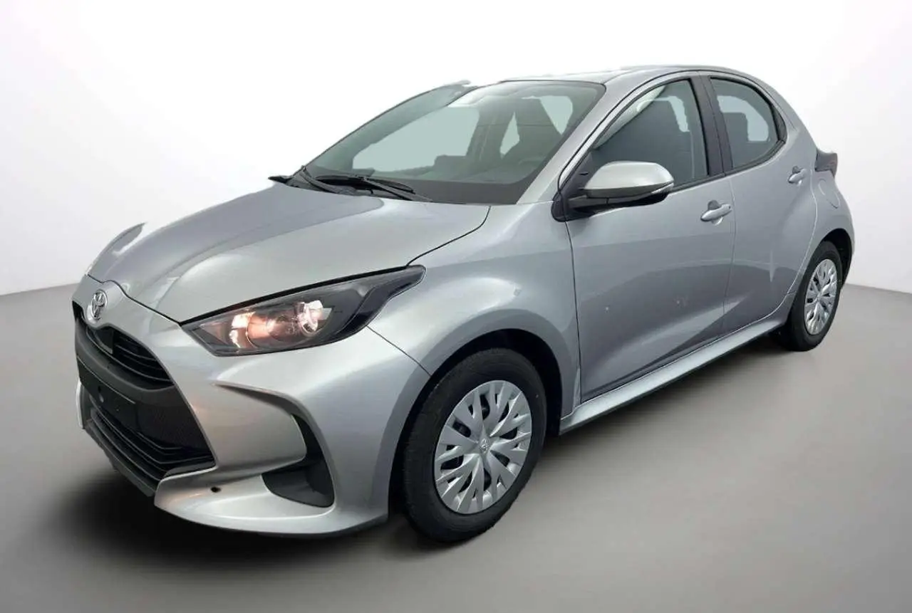 Photo 1 : Toyota Yaris 2024 Petrol