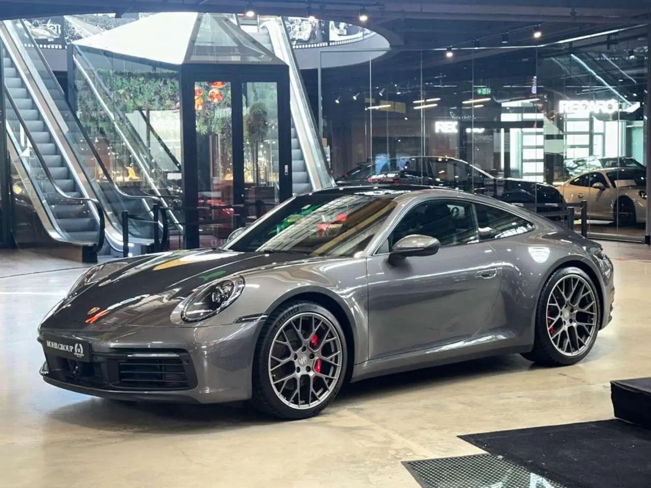 Photo 1 : Porsche 992 2021 Essence