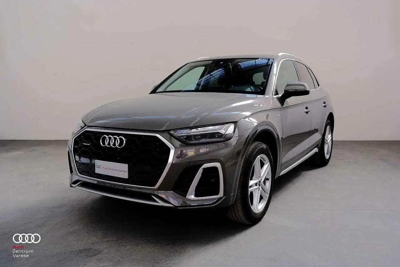 Photo 1 : Audi Q5 2023 Hybrid