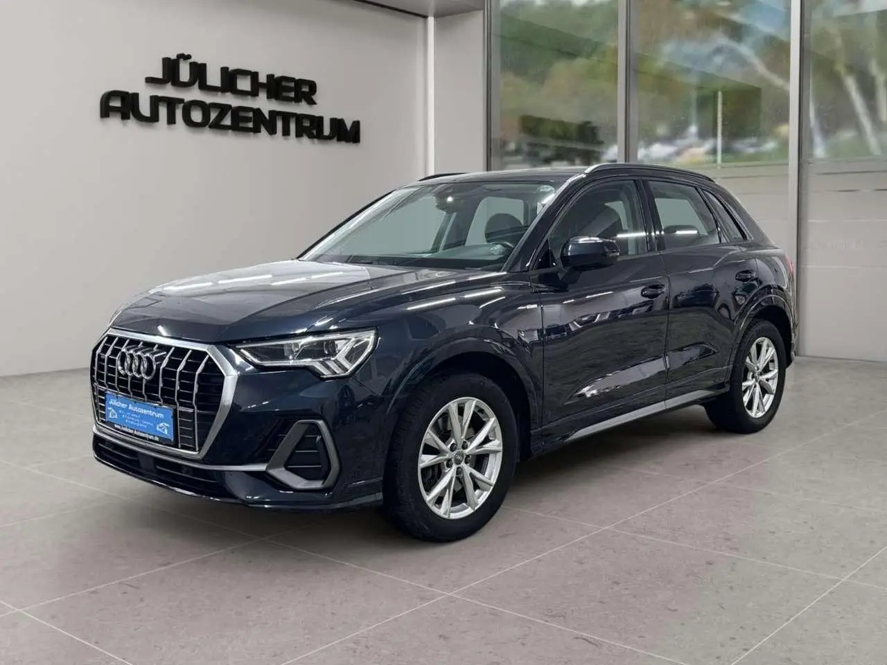 Photo 1 : Audi Q3 2019 Petrol