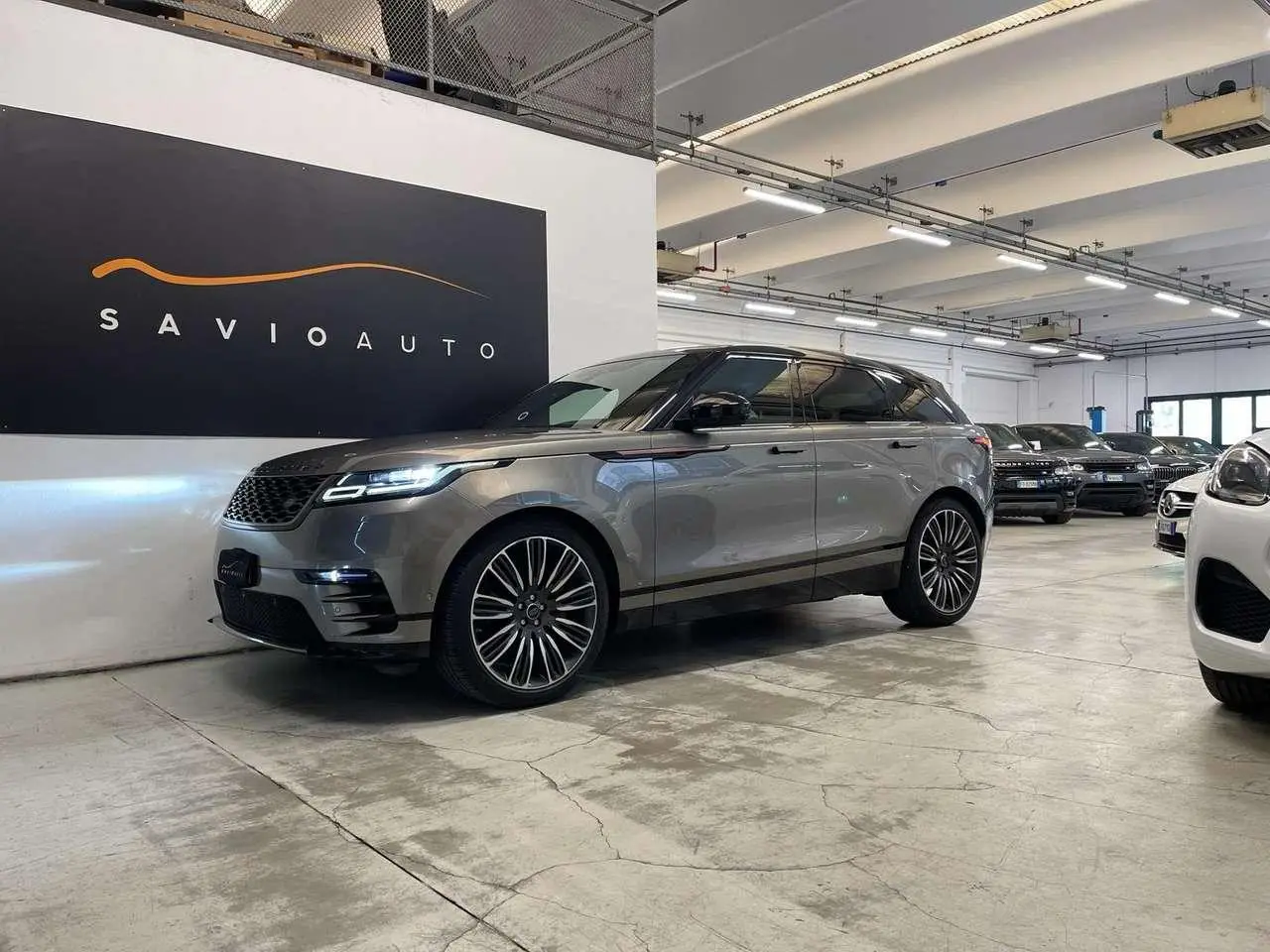 Photo 1 : Land Rover Range Rover Velar 2017 Diesel