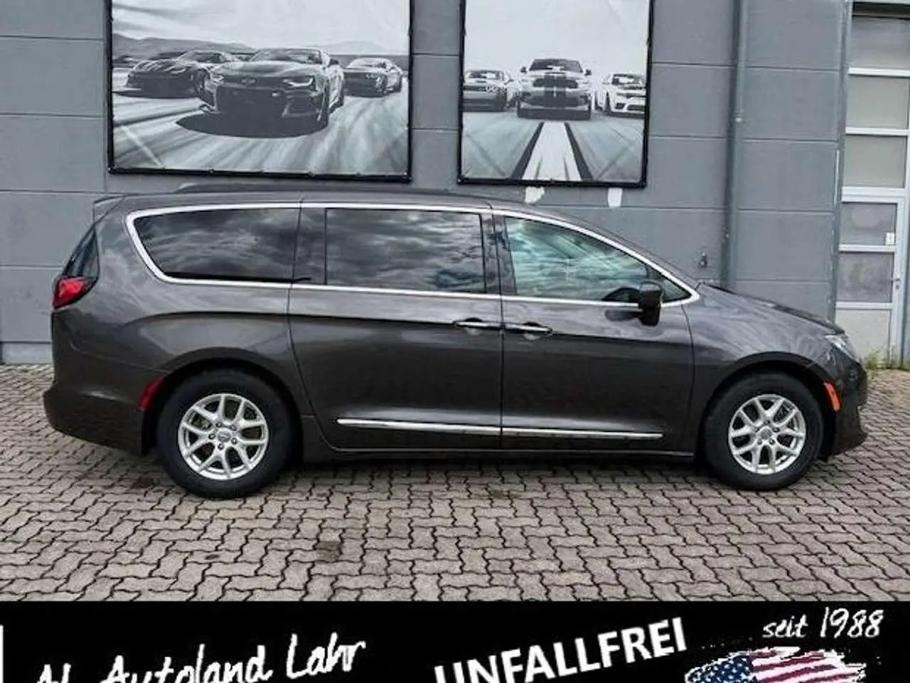 Photo 1 : Chrysler Pacifica 2017 Petrol