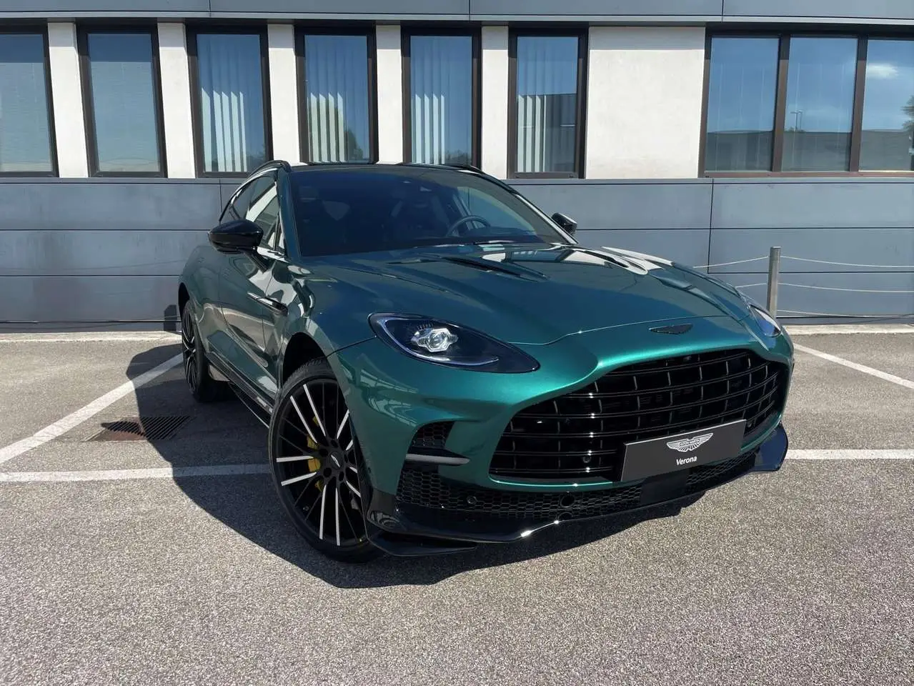 Photo 1 : Aston Martin Dbx 2023 Essence