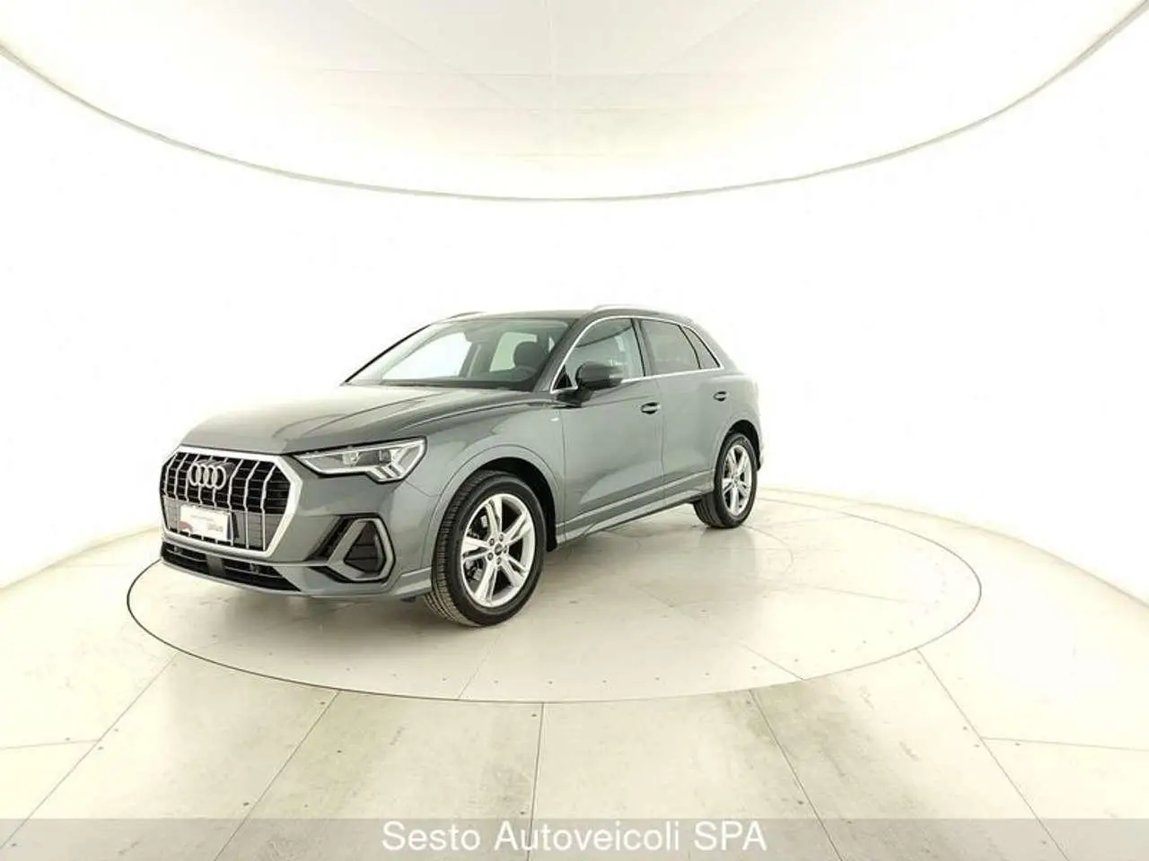 Photo 1 : Audi Q3 2023 Diesel