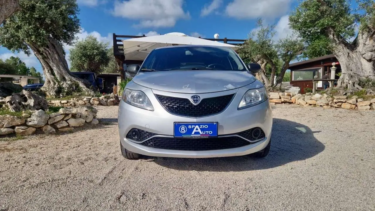 Photo 1 : Lancia Ypsilon 2017 Essence