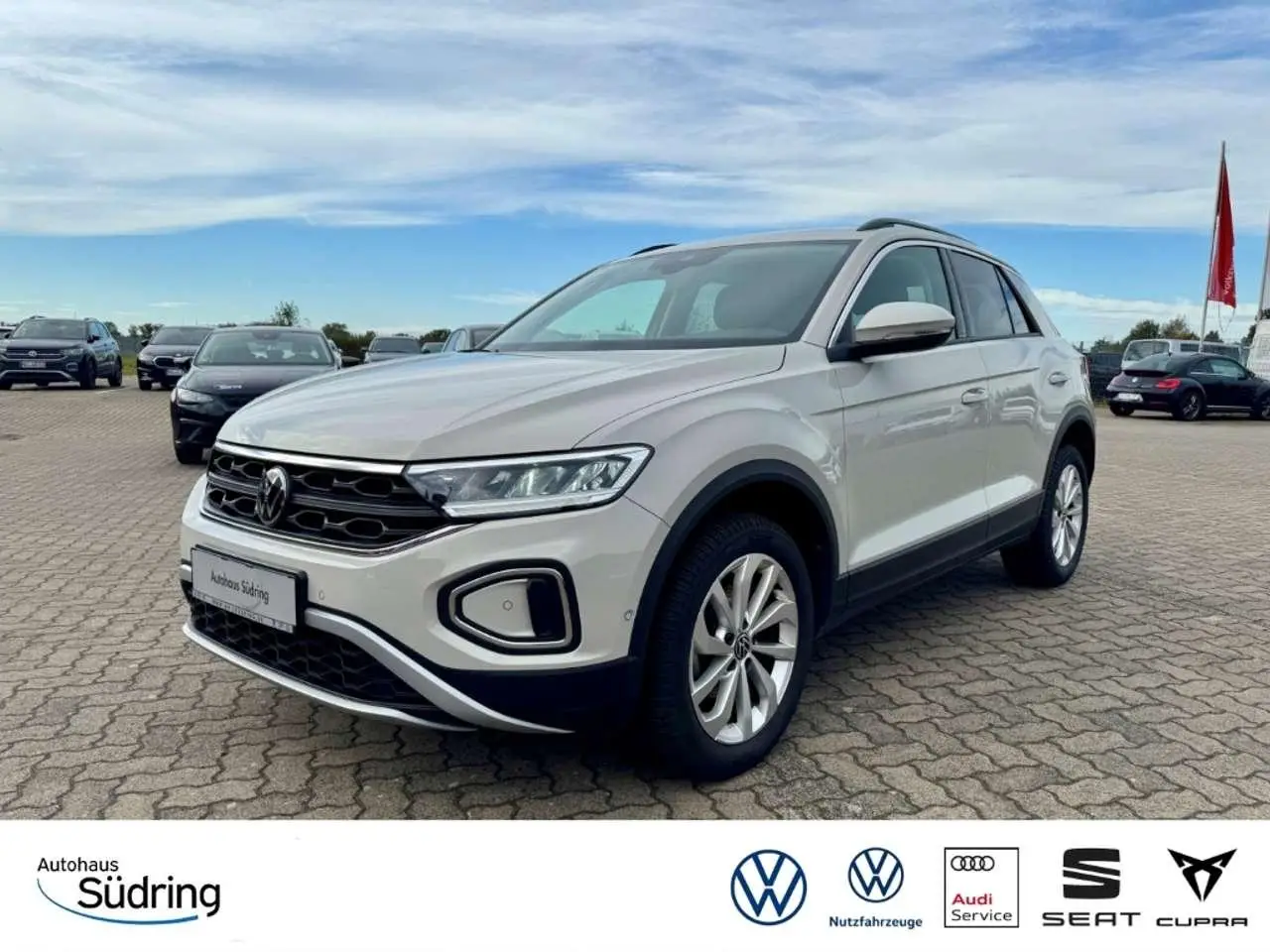 Photo 1 : Volkswagen T-roc 2023 Essence