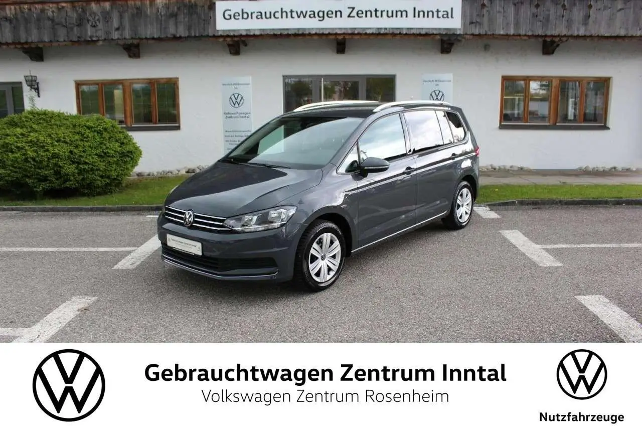 Photo 1 : Volkswagen Touran 2022 Essence