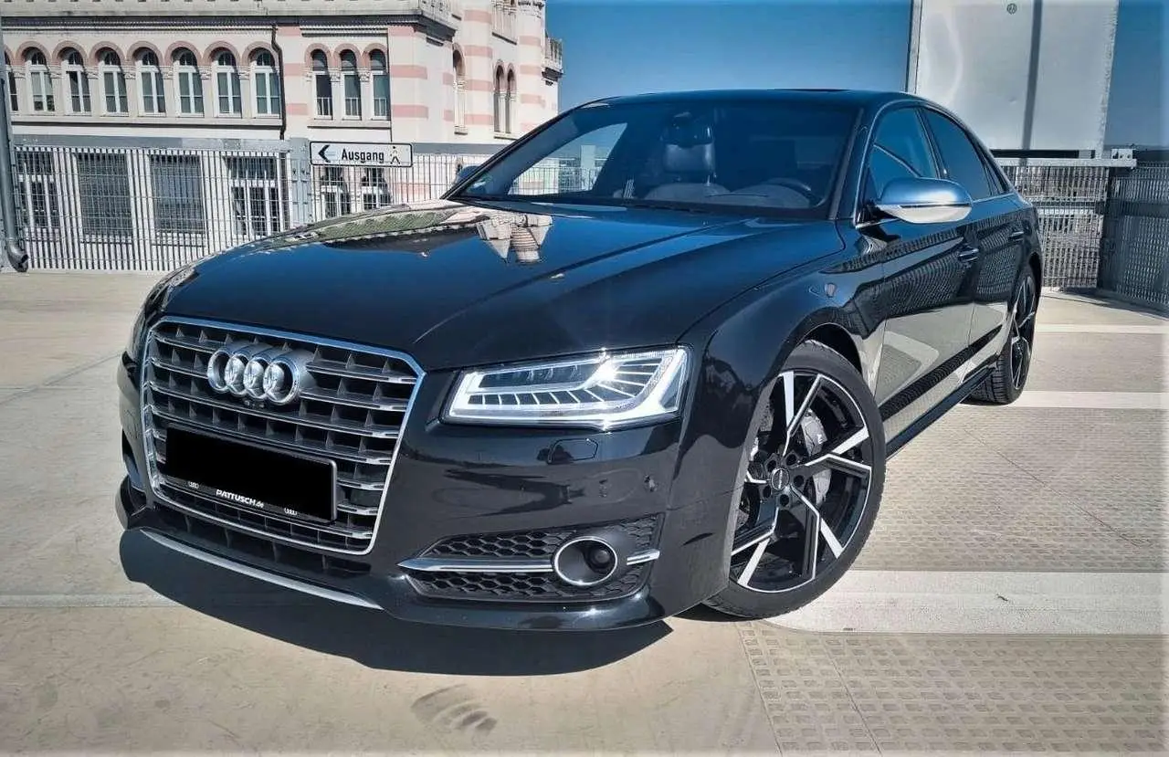 Photo 1 : Audi S8 2017 Essence