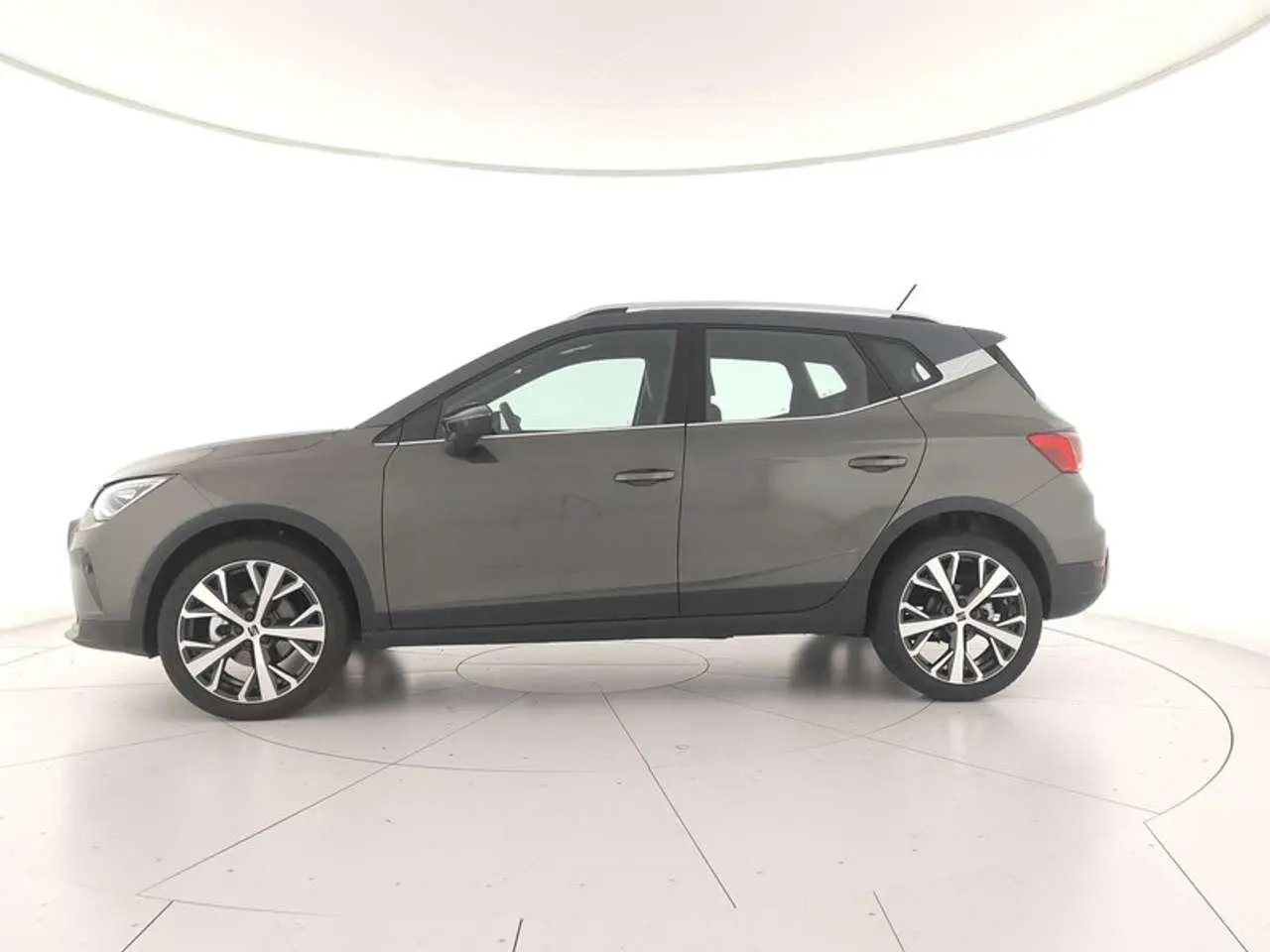 Photo 1 : Seat Arona 2024 Essence