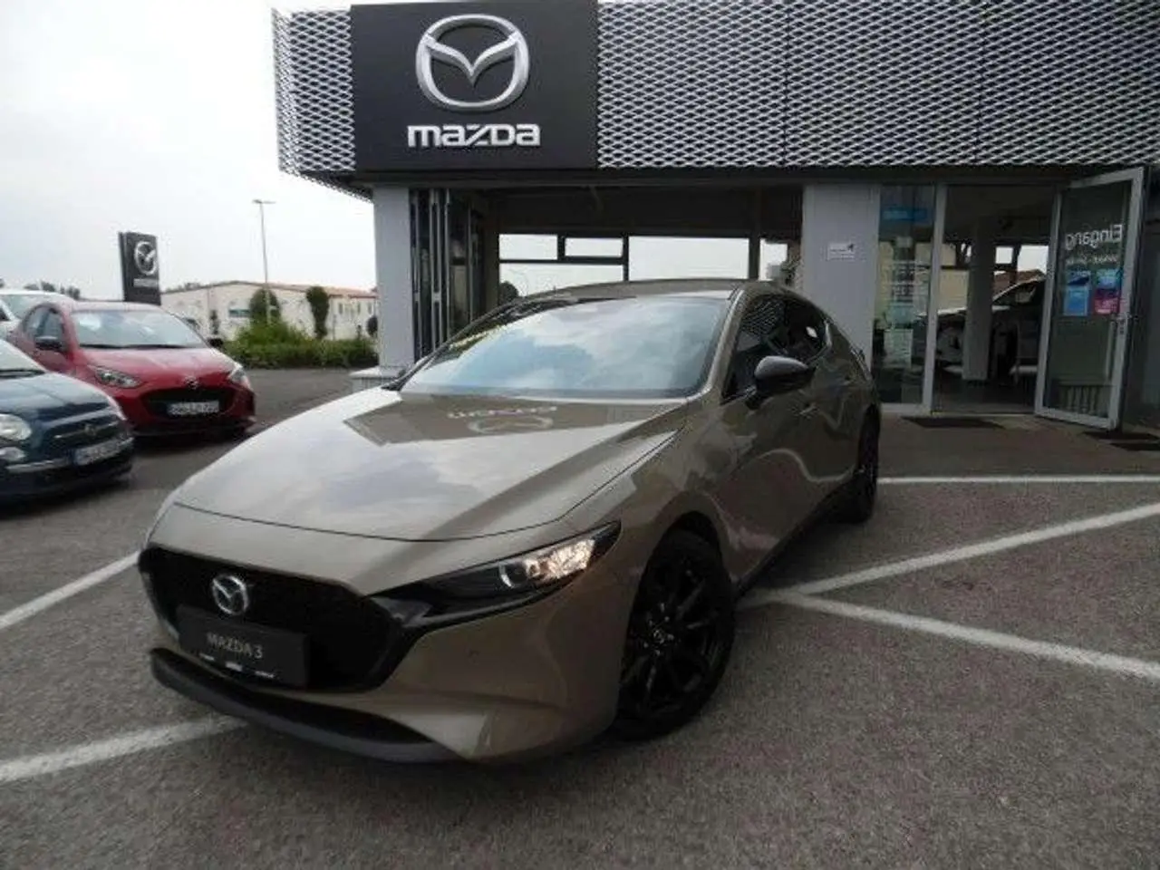 Photo 1 : Mazda 3 2024 Petrol