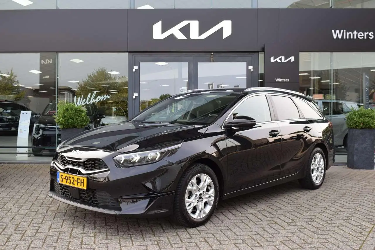 Photo 1 : Kia Ceed 2023 Petrol