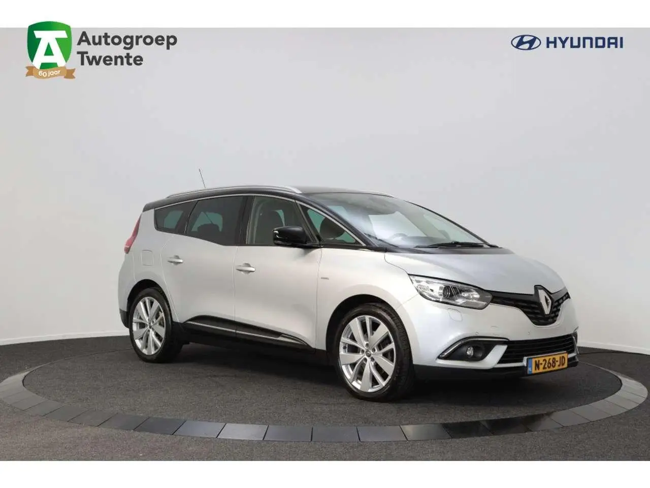 Photo 1 : Renault Grand Scenic 2020 Essence