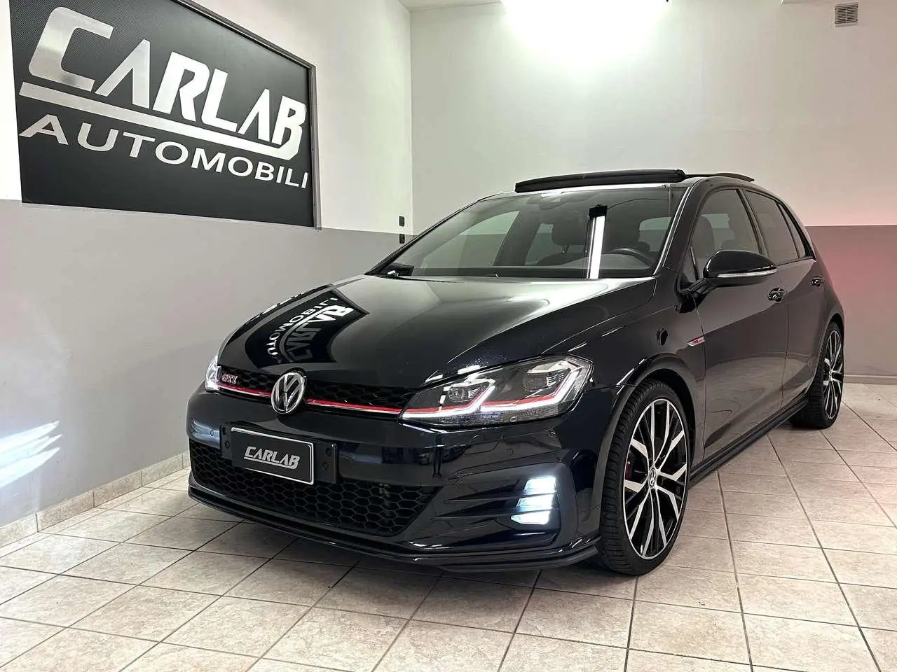 Photo 1 : Volkswagen Golf 2018 Petrol